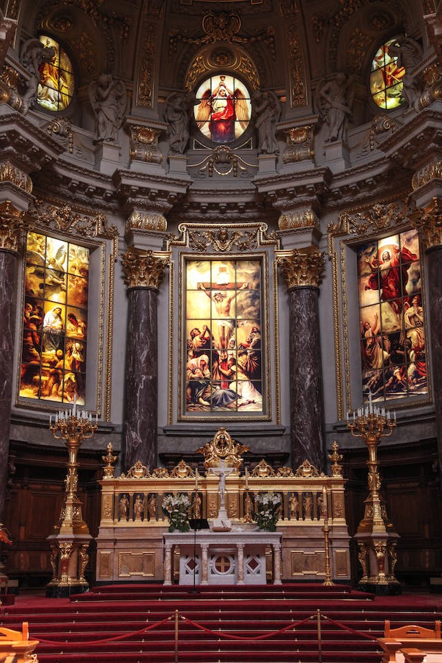 A golden altar in a cathedral