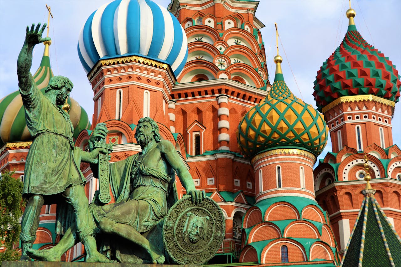 Two statues in front of the Kremlin.